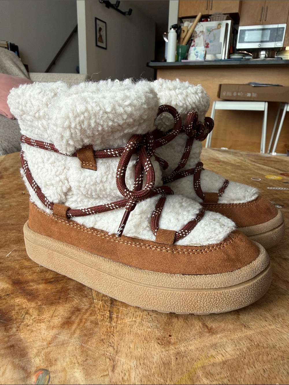 Old Navy Plush Sherpa Alpine Boots in Cream